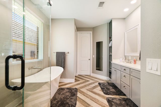1040 Cannon Place, Paris, TX 75462