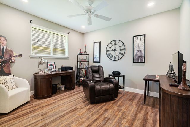 1040 Cannon Place, Paris, TX 75462