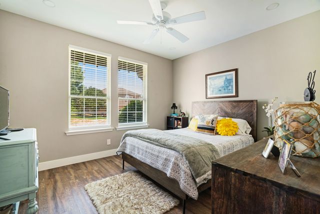 1040 Cannon Place, Paris, TX 75462
