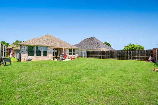 1040 Cannon Place, Paris, TX 75462