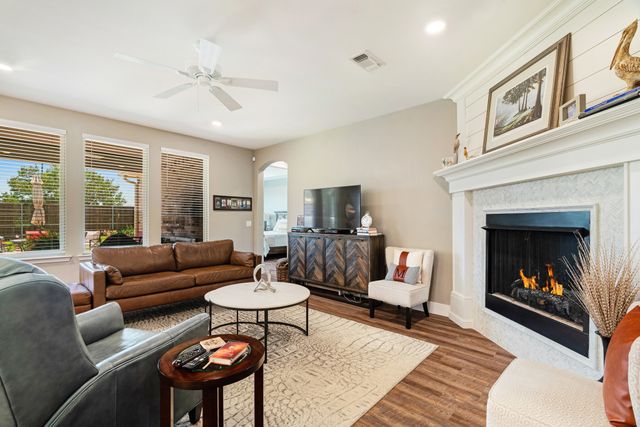 1040 Cannon Place, Paris, TX 75462