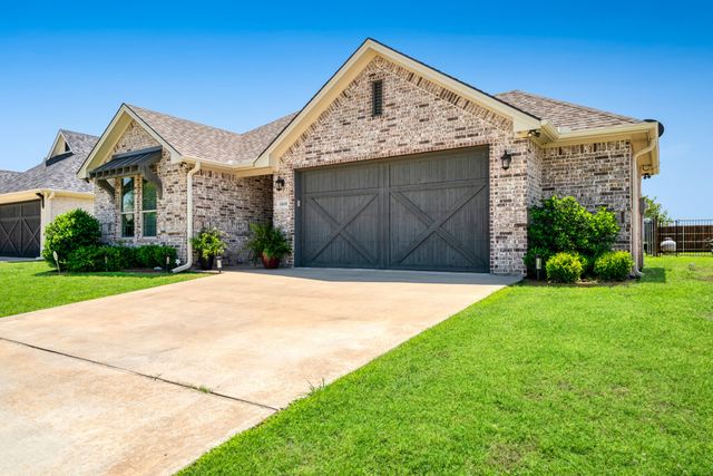 1040 Cannon Place, Paris, TX 75462