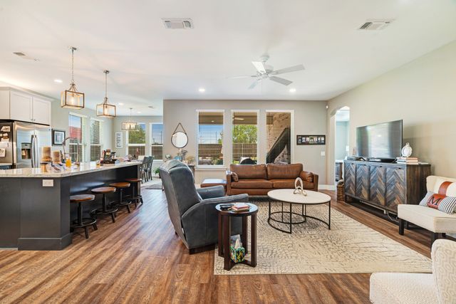 1040 Cannon Place, Paris, TX 75462