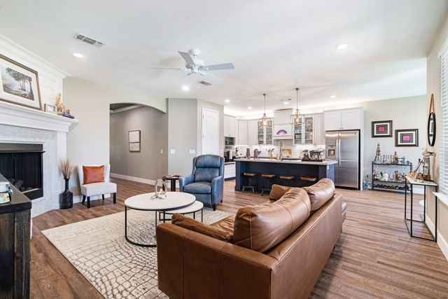 1040 Cannon Place, Paris, TX 75462