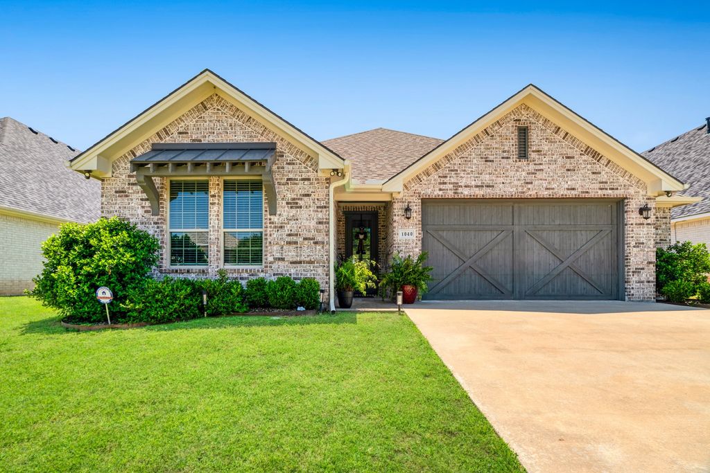 1040 Cannon Place, Paris, TX 75462