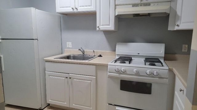 1806 W Main Street 5, Houston, TX 77098