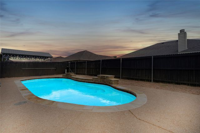 612 Jeffdale Drive, Burleson, TX 76028