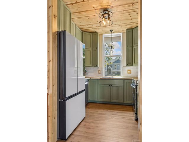 409 W Lucerne Dr, Lafayette, CO 80026
