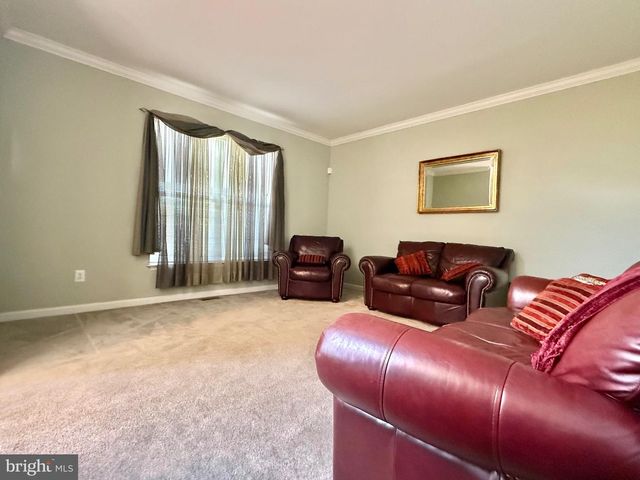 121 W HARVEST DR, New Castle, DE 19720