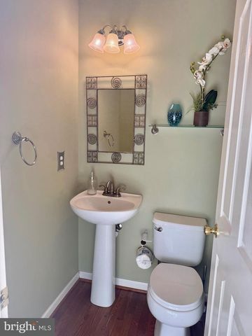 121 W HARVEST DR, New Castle, DE 19720