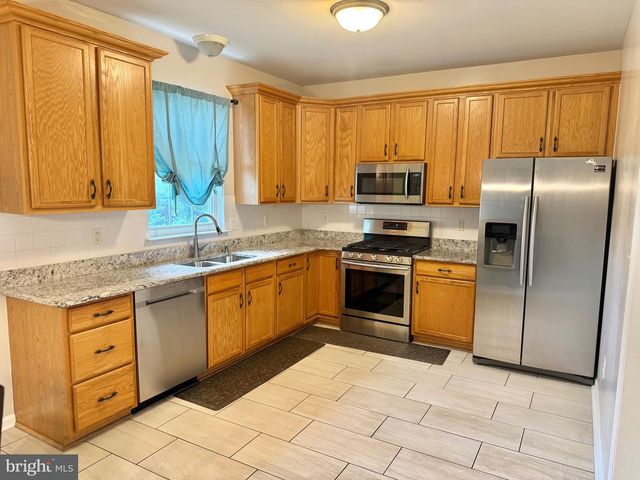 121 W HARVEST DR, New Castle, DE 19720