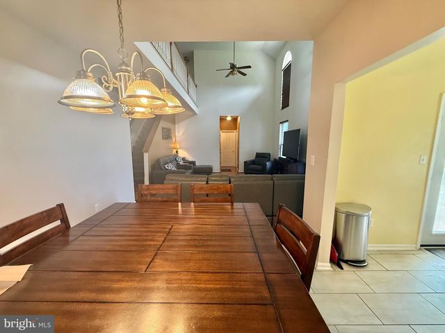 121 W HARVEST DR, New Castle, DE 19720