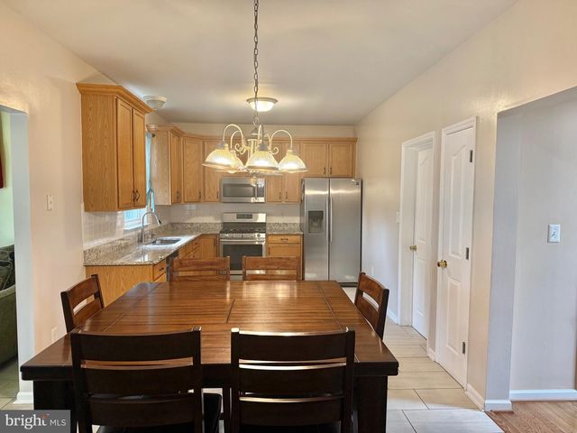 121 W HARVEST DR, New Castle, DE 19720