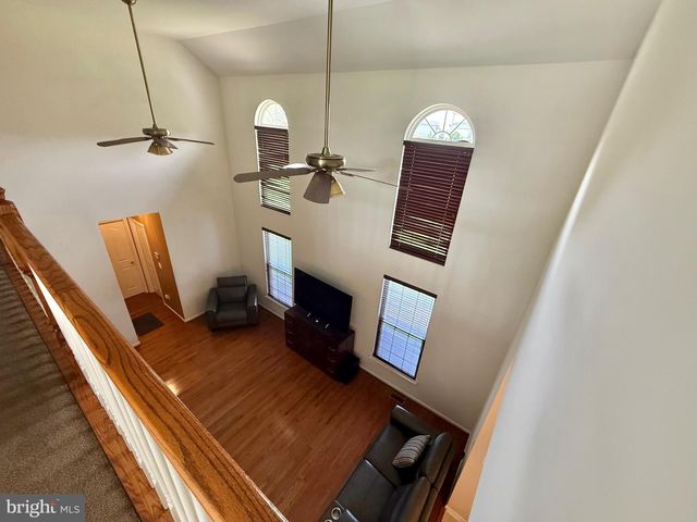121 W HARVEST DR, New Castle, DE 19720