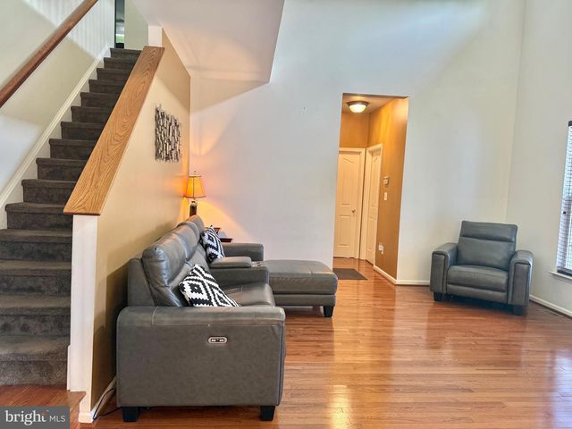 121 W HARVEST DR, New Castle, DE 19720