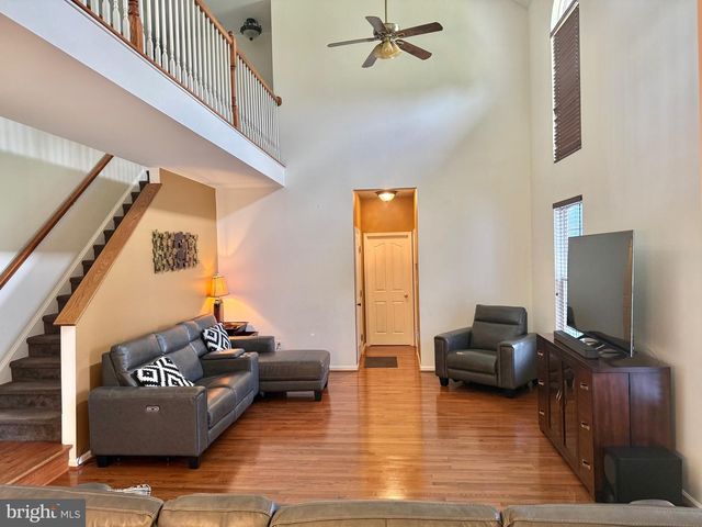 121 W HARVEST DR, New Castle, DE 19720