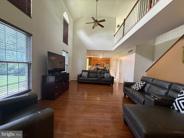 121 W HARVEST DR, New Castle, DE 19720