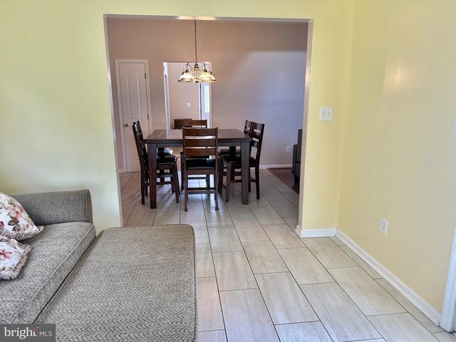 121 W HARVEST DR, New Castle, DE 19720