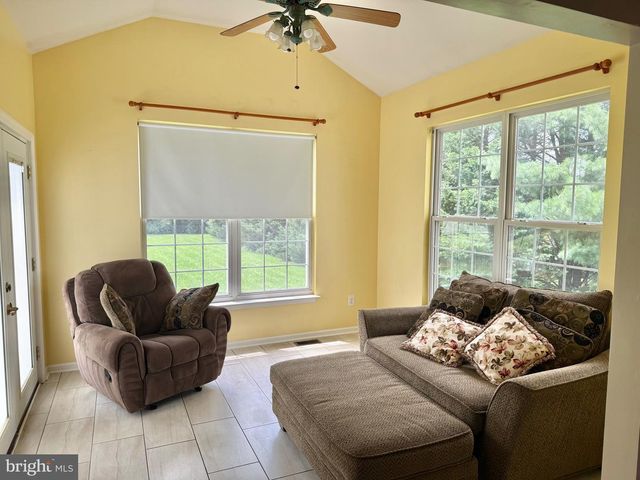121 W HARVEST DR, New Castle, DE 19720