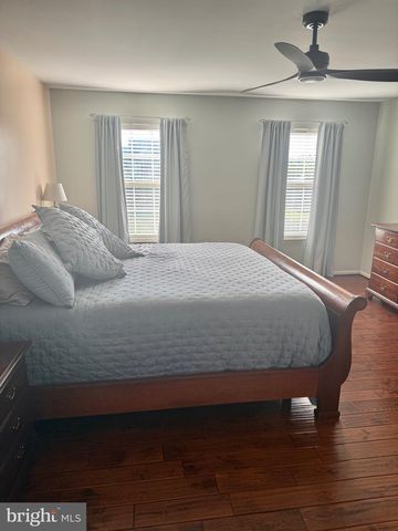 121 W HARVEST DR, New Castle, DE 19720