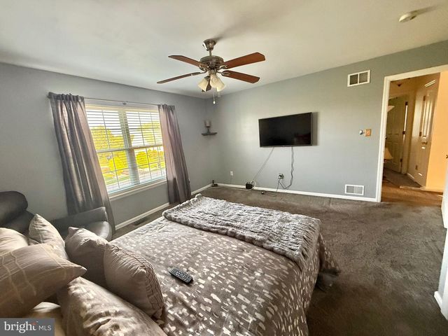 121 W HARVEST DR, New Castle, DE 19720