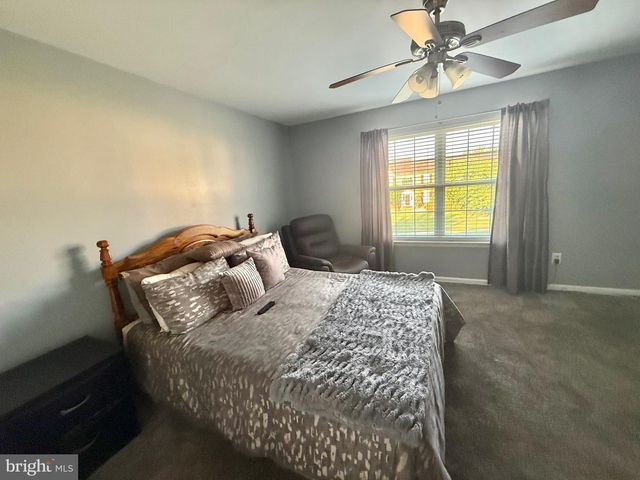 121 W HARVEST DR, New Castle, DE 19720