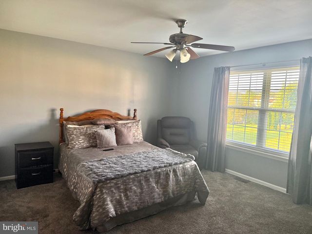 121 W HARVEST DR, New Castle, DE 19720
