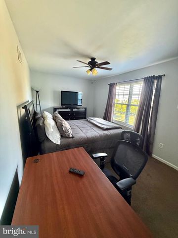 121 W HARVEST DR, New Castle, DE 19720