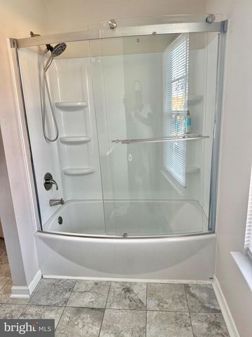 121 W HARVEST DR, New Castle, DE 19720