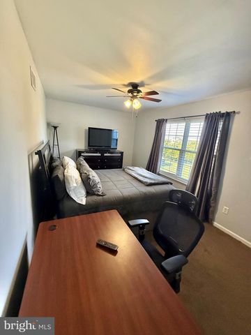 121 W HARVEST DR, New Castle, DE 19720