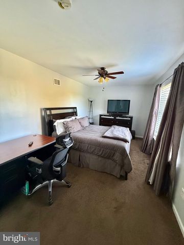 121 W HARVEST DR, New Castle, DE 19720