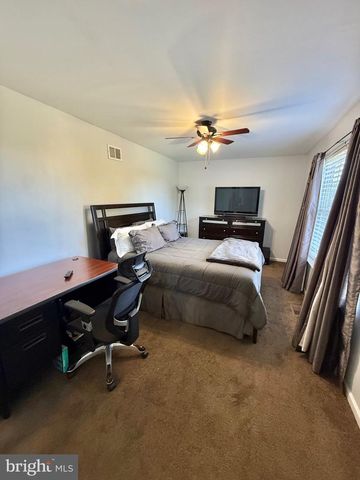 121 W HARVEST DR, New Castle, DE 19720
