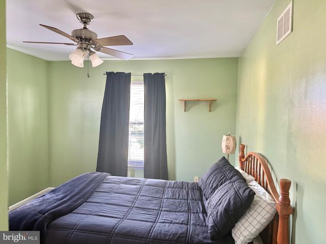 121 W HARVEST DR, New Castle, DE 19720