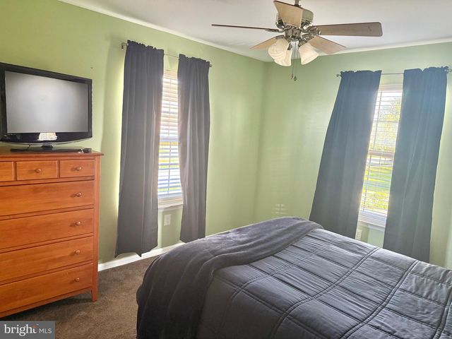 121 W HARVEST DR, New Castle, DE 19720