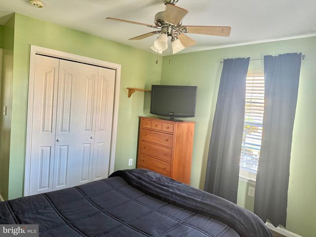 121 W HARVEST DR, New Castle, DE 19720