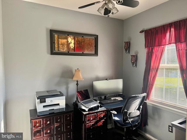 121 W HARVEST DR, New Castle, DE 19720