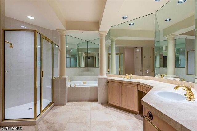 157 Colonade CIR 1002, Naples, FL 34103