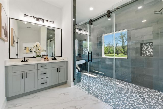 418 Bedford DR, Spicewood, TX 78669