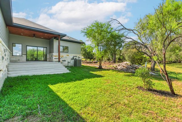 418 Bedford DR, Spicewood, TX 78669