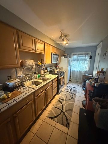 5 Cliff St 1, Beverly, MA 01915