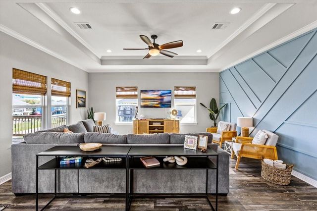 961 Palmetto Drive, Crystal Beach, TX 77650