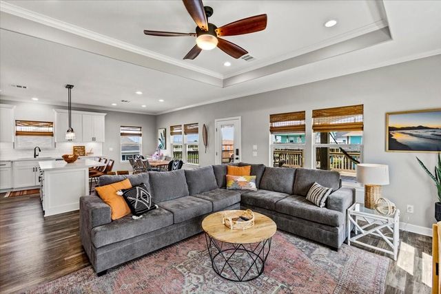 961 Palmetto Drive, Crystal Beach, TX 77650