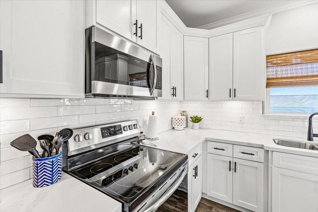 961 Palmetto Drive, Crystal Beach, TX 77650