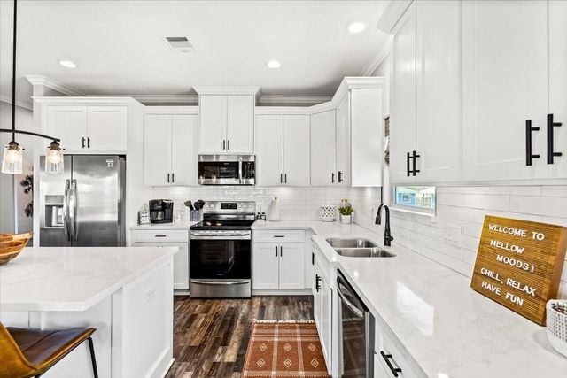 961 Palmetto Drive, Crystal Beach, TX 77650