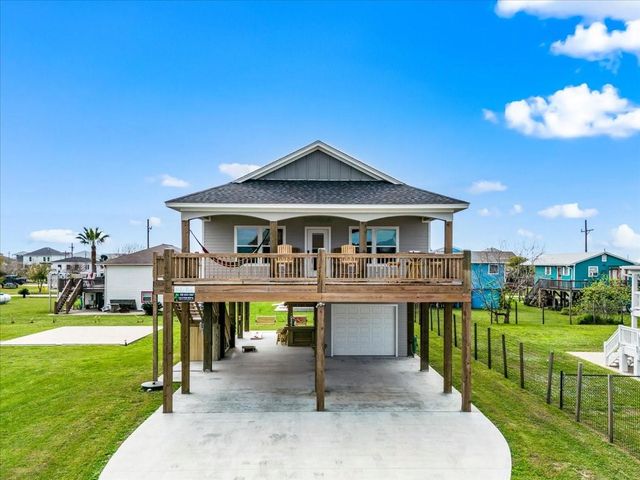 961 Palmetto Drive, Crystal Beach, TX 77650