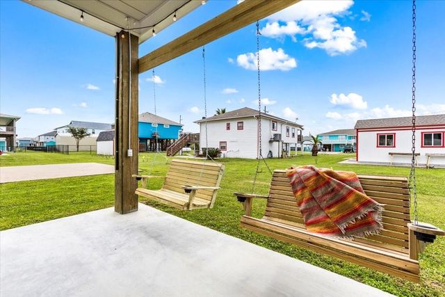 961 Palmetto Drive, Crystal Beach, TX 77650