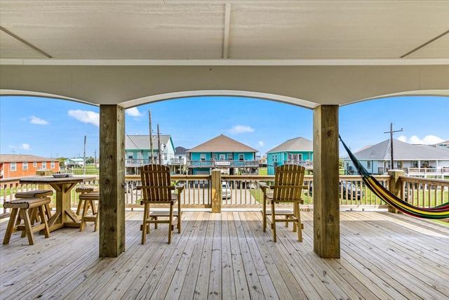 961 Palmetto Drive, Crystal Beach, TX 77650