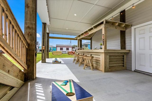 961 Palmetto Drive, Crystal Beach, TX 77650