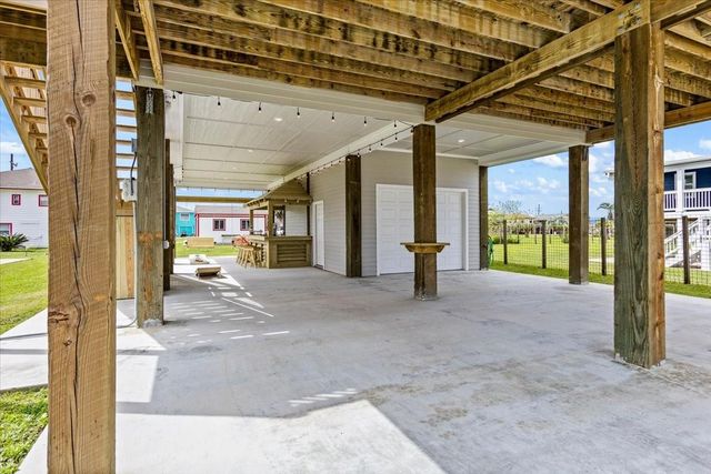 961 Palmetto Drive, Crystal Beach, TX 77650