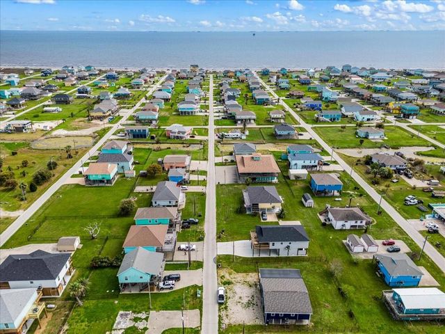 961 Palmetto Drive, Crystal Beach, TX 77650